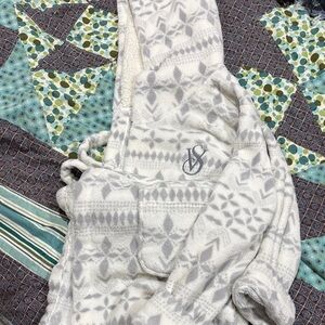 Victoria's Secret Pink Label Plush Lined Robe